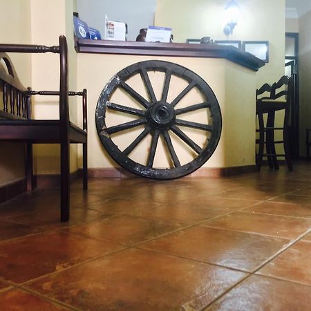 Hostal Pechi Huévar Zewnętrze zdjęcie