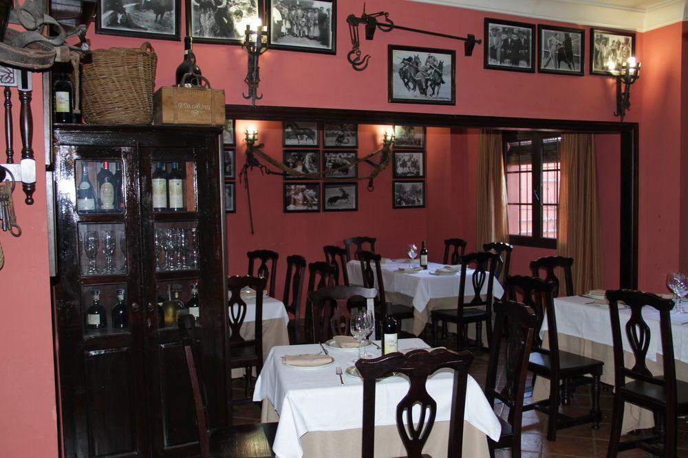 Hostal Pechi Huévar Zewnętrze zdjęcie