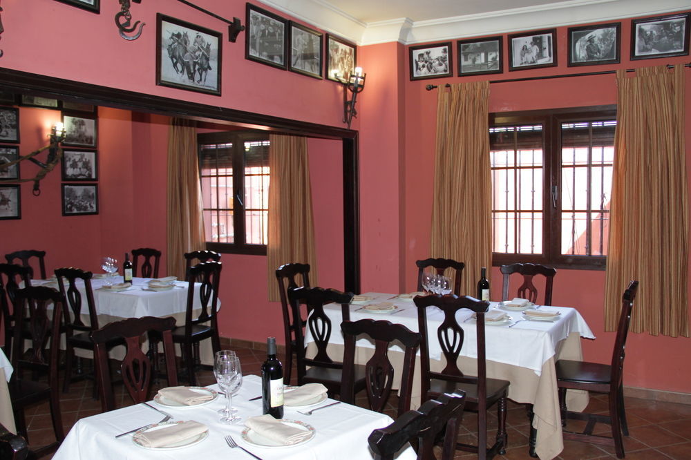Hostal Pechi Huévar Zewnętrze zdjęcie